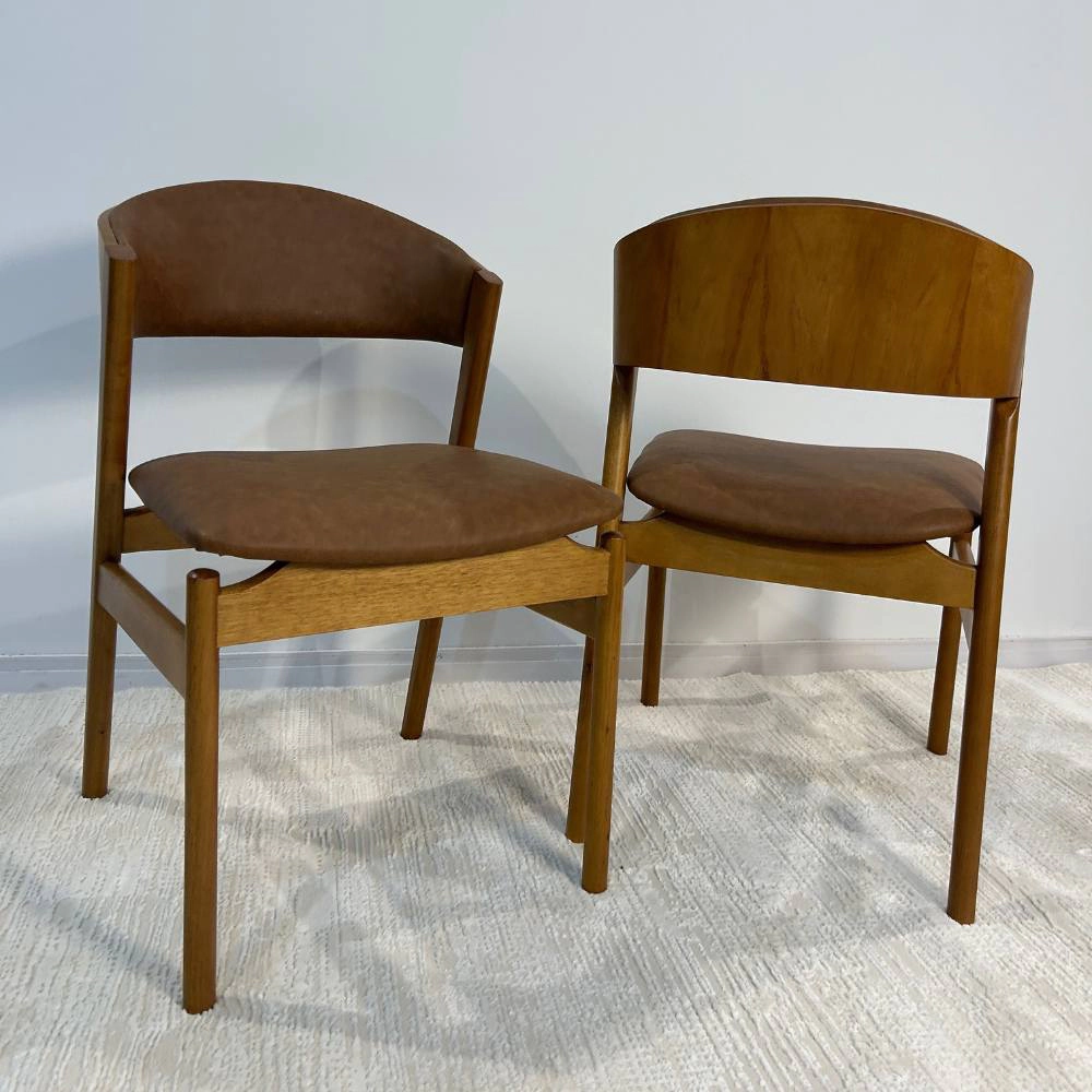Cadeira Pérola com Encosto Estofado Para Mesa de Jantar