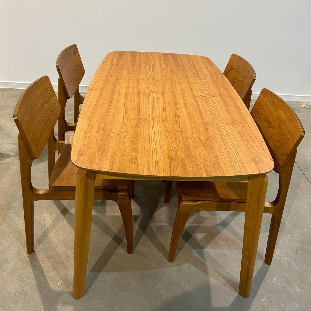 Conjunto com 4 Cadeiras Valentina 1,60m x 0,90m