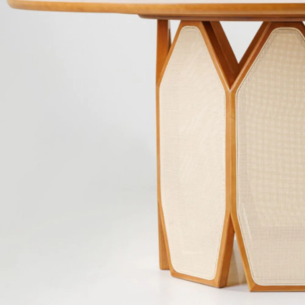 Mesa de Jantar Apolo Ratan Fechado C/Prato Giratório 1,80cm de Diâmetro